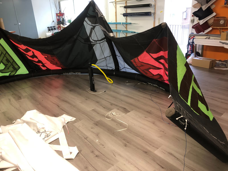 Aufgepumpter Kite in unserer Werkstatt